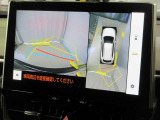 パノラミックビューモニター付きです。車両を上から見たような映像をディスプレイオーディオ画面に表示。運転席からの目視だけでは見にくい、車両周辺の状況をリアルタイムでしっかり確認できます。