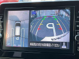 まるで真上から見ているような、視認性の良いアラウンドビューモニターです。駐車が苦手な方でもこれでらくらく駐車できますよ。