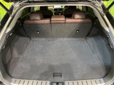 【パワーバックドア】スマートキーや運転席のボタンを押すだけでリアゲートが自動で開閉します!荷物を持っている時や、高い位置にあるバックドアを閉める際に便利な機能です♪