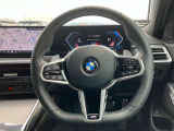 ステアリングに配置しているスイッチで、オーディオのボリュームやラジオの選局が出来ます。ハンドルを離すことなく、快適にオーディオを操作できます。