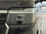 LEDヘッドライトは、点灯の瞬間から最大光量を発揮し、突然暗くなるトンネルなどでの安定感を高めます。