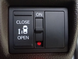 運転席からもスライドドアをボタン操作でスピーディーに開閉できます!またスマートキーでも操作できるので便利です。