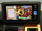 【テレビ視聴も可能】休憩中や待ち時間にテレビを楽しむことができます。お出かけ先での情報収集や、ご家族でのお出かけも退屈せずに快適に過ごせる嬉しい機能です。