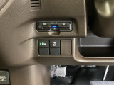 ビルトインタイプの【ETC】で見た目もスッキリ。高速道路の利用にとても便利です。【パーキングセンサー】駐車や出庫時にクルマの前後の障害を検知し、音とディスプレイでお知らせします。