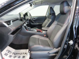 高いホールド性で運転姿勢が安定します。長距離ドライブでも疲れにくいのが魅力です。快適なドライビングライフをお送りください♪