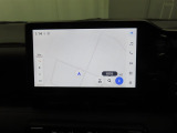 ディスプレイオーディオにナビ機能が設定されています。簡単な操作で行き先を入力することができ、音声で目的地まで案内してくれます。初めて訪れる場所も安心です。