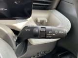 ハイビームアシスト装備です。前方検知用カメラで、先行車や対向車のライト、道路状況・道路周辺の明るさを検知し、前方の視界を確保し手動で切り替えるわずらわしさを軽減します。
