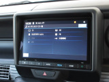 ナビゲーションは純正8インチコネクトナビ(VXM-245ZFEi)を装着しております。AM、FM、Bluetooth、フルセグTVがご使用いただけます。初めて訪れた場所でも安心ですね!