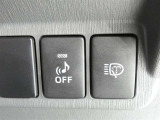 ヘッドライトの汚れをウォッシャーの力で洗浄するヘッドライトウォッシャー装備です。