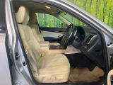 運転席シート廻りは使用感も少なく、良好な状態となっています。前オーナー様が丁寧に使っていたことがよくわかりますね。
