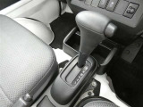 どなたでも楽々運転できる4速ギヤのオートマチック車です。