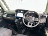 運転席まわりです。 各操作スイッチは使いやすい位置に配置されてます。