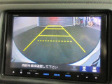 バックモニターで、駐車時に見えにくい後方をしっかり確認できます。