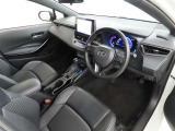 シンプルで使いやすいデザインの運転席です。