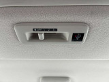 車内の空気を循環し後席まで素早く快適にしてくれるシーリングファン(プラズマクラスター搭載)♪暑い季節もムラなく涼しく、快適さがUP!エアコン前に扇風機を置くと効率が良いと言われる、あの発想ですw