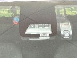 【トヨタセーフティセンス】走行中に前方の車両等を認識し、衝突しそうな時は警報とブレーキで衝突回避と被害軽減をアシスト。より安全にドライブをお楽しみいただけます。