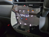 シフトレバーまわりは視認性・操作性を重視した設計です。全体を清掃し、快適にお乗りいただけるよう整えています。