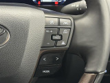 【レーダークルーズコントロール】車間距離を保ちながら先行車を追従します。先行車が停止した際は自車も停止し、停止状態を保持。ドライバー操作で発進します。全車速追従機能付で渋滞時の運転をアシスト。