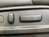 【パワーシート】スイッチ一つで簡単にシートの微調整が可能!電動だから力もいりません!快適なシートポジションにセットして、快適なドライブをお楽しみください。