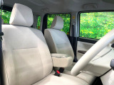 運転席まわりには十分なスペースがあり、大柄な方でもゆったり運転していただける環境です。