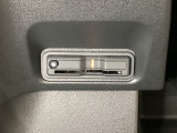 ハンドルの左下にETCがついています。高速道路の料金所の通過も楽々です。カードの取り出しもしやすい場所についています。
