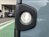 LEDフォグランプ付きで、明るい光が霧の発生や悪天候時に視界の確保をサポートしてくれます。