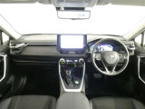 シンプルで見やすいデザイン、運転に集中できる快適な空間です。