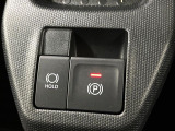 【電動パーキングブレーキ】パーキングブレーキは便利な電動式!ボタン一つで操作でき、アクセルを踏めば自動で解除されます♪レバーやペダルが無いので運転席廻りもすっきりしますね♪