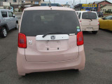 バックカメラが付いているので後方確認が非常にしやすいです。今や運転初心者も熟練者も必須装備!ついていて損はないですね♪
