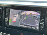 アラウンドビューモニターは、まるで上空から見たような映像で駐車をサポート!苦手な駐車も心強いですね!