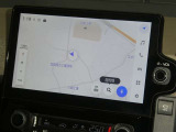 【10インチ純正ナビ】純正ナビを装備。タッチパネル式で使いやすく、詳細地図により目的地をピンポイントで設定できます。初めての道でも迷いにくく、ロングドライブも快適ですよ♪