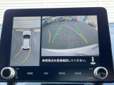 【マルチアラウンドモニター】専用のカメラにより、上から見下ろしたような視点で360度クルマの周囲を確認することができます☆死角部分も確認しやすく、狭い場所での切り返しや駐車もスムーズに行えます。