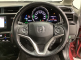 ハンドルにHondaセンシング系のクルーズコントロールやレーンキープアシストなどのスイッチと、オーディオの操作スイッチが装備されています。ハンドルから手を離さず安全に操作できます。