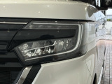 LEDヘッドライトは、点灯の瞬間から最大光量を発揮し、突然暗くなるトンネルなどでの安定感を高めます。
