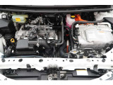エンジンルームの樹脂部分は丁寧に磨いてツヤをだしています。当社の中古車のエンジンルームクリーニングはとても自信があります★