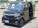 ★両側パワースライドドア★狭い駐車場や壁際などでの乗降りに便利です!操作はワイヤレスリモコン、室内のコントロールスイッチ、ドアハンドルで行えます!挟み込み防止機能付で安心!