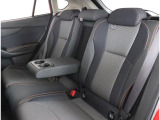 長時間の運転も疲れにくいフロントシート!体をしっかり支えてくれて運転がしやすい形状です!!後部座席もゆったり座れて足元のスペースも広々!ドライブの際は全員が窮屈な思いをせずにお楽しみいただけます!