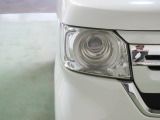 LEDヘッドライトは、点灯の瞬間から光量を発揮し、突然暗くなるトンネルなどでの安定感を高めます。