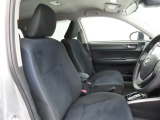 しっかりとしていて上質な座り心地のシートです。 座り心地も良くて長時間の運転も快適ですよ。 肌触りの良いシートが評判です。