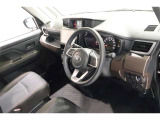 運転席周りは遊びにも通勤にも普段のお買い物にもピッタリ。日々のドライブに居心地のよいレイアウトです。