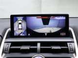 パノラミックビューモニター付きです。車両を上から見たような映像をディスプレイオーディオ画面に表示。運転席からの目視だけでは見にくい、車両周辺の状況をリアルタイムでしっかり確認できます。