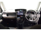 必要な装備を使いやすい位置に配置した機能的な運転席まわり。操作感や車両感覚など、ぜひ運転席に座って確かめてください。