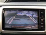 バックモニターを装備しています。駐車時に後方が影像で確認できるので、車庫入れの苦手なお客様や夜間のバック時に大活躍!いまや必須となった装備ですね。