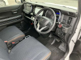 高いホールド性で運転姿勢が安定します。長距離ドライブでも疲れにくいのが魅力です。快適なドライビングライフをお送りください♪