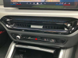 車内全体を取り巻く様なアンビエントライトを追加装備で夜のドライブにおいて上質で居心地のよい空間をつくりだすことができます。その日の気分に合わせてお好みで選択する事が可能です。