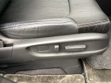 自社整備工場で点検整備をおこなってからお渡ししています。車検が残っている場合は『12ヶ月点検整備』を、車検整備付きの場合は『車検整備』をおこないます。整備費用は車両本体価格に含まれています。