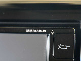 日産純正ナビゲーションMM316D-Wが付いています。