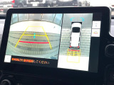 【パノラミックビューモニター】専用のカメラにより、上から見下ろしたような視点で360度クルマの周囲を確認することができます☆死角部分も確認しやすく、狭い場所での切り返しや駐車もスムーズに行えます。