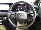運転が楽しくなる明るく開放的な運転席まわりです。