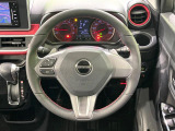 【純正革巻きステアリング】上質な革を使用することで、手にしっかり馴染みとても運転しやすいハンドルです♪